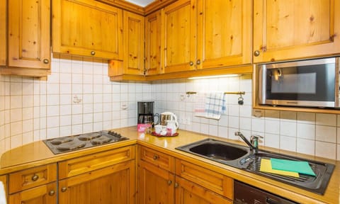 Apartment (Unternberg) | Shared kitchen | Fridge, oven, stovetop, coffee/tea maker