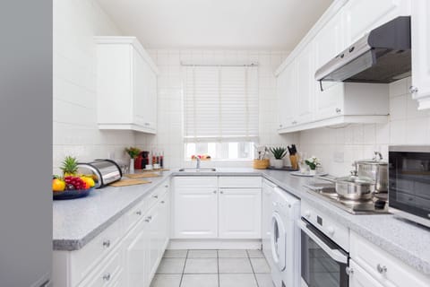 Presidential Apartment, Accessible, Ensuite (3 bedroom) | Private kitchenette | Fridge, microwave, stovetop, dishwasher