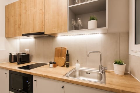 Apartment | Private kitchen | Oven, stovetop, dishwasher, espresso maker