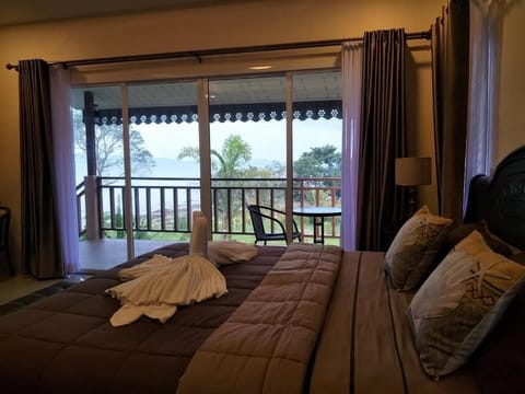 Blackout drapes, soundproofing, free WiFi, bed sheets