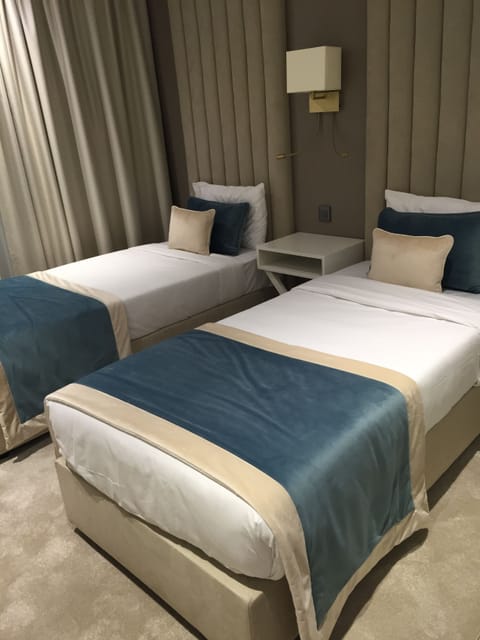 City Twin Room, 2 Twin Beds | Premium bedding, individually decorated, individually furnished, desk