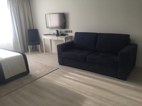 Family Room | Premium bedding, individually decorated, individually furnished, desk