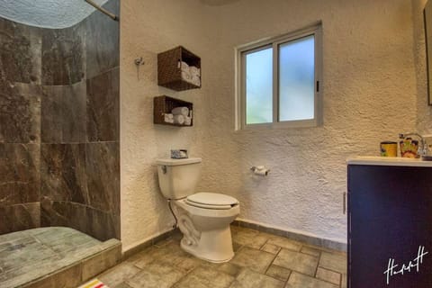 Comfort Villa, 2 Bedrooms, Pool Access | Bathroom | Shower, free toiletries, hair dryer