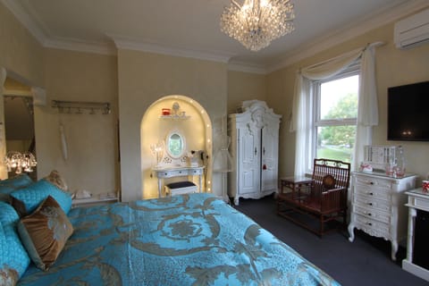 Double Room, Ensuite (French Rococo) | Soundproofing, iron/ironing board, WiFi