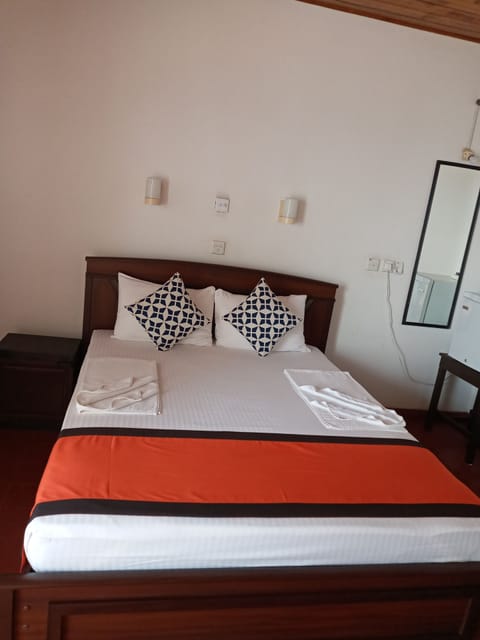 Superior Double Room, 1 King Bed, Sea View | 1 bedroom, in-room safe, desk, free WiFi