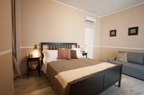 Luxury Room, 1 King Bed with Sofa bed, Private Bathroom, City View | Individually furnished, desk, soundproofing, free cribs/infant beds