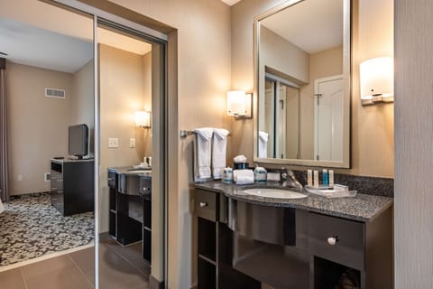 Suite, 1 King Bed | Bathroom | Free toiletries, hair dryer, towels, soap