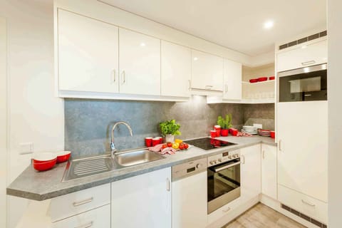 Condo (Sternenstadl) | Private kitchen | Full-size fridge, microwave, oven, stovetop