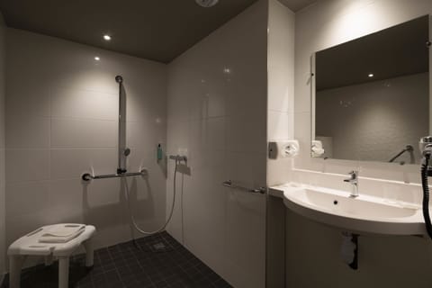 Quadruple Room, Multiple Beds | Bathroom | Shower, free toiletries, hair dryer, towels
