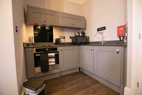 Luxury Apartment, 1 King Bed (The Sainsbury Centre) | Private kitchen | Fridge, microwave, oven, stovetop