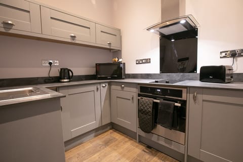 Luxury Apartment, 1 Double Bed (Norfolk Broads) | Private kitchen | Fridge, microwave, oven, stovetop