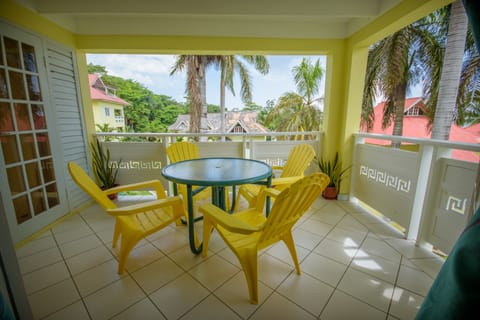 Apartment, 2 Bedrooms, Non Smoking, Garden View | Balcony view