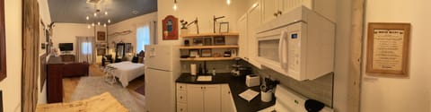 Deluxe Studio Suite, 1 Queen Bed | Private kitchen | Full-size fridge, microwave, oven, stovetop