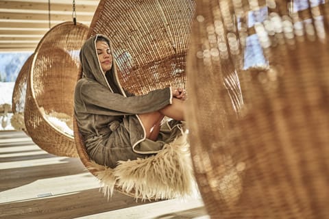 Couples treatment rooms, sauna, steam room, hot springs, body treatments