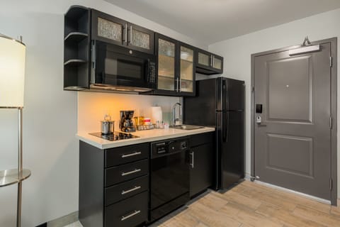 Full-size fridge, microwave, stovetop, dishwasher