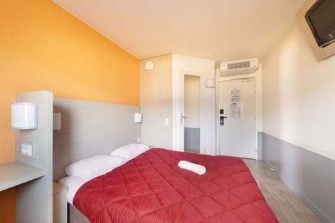 Standard Room, 1 Double Bed | Premium bedding, desk, soundproofing, free WiFi