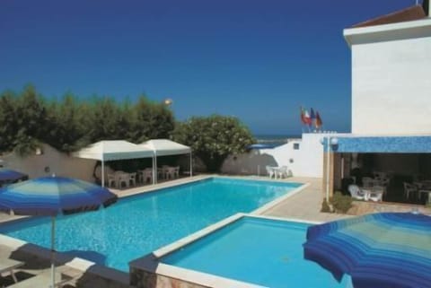 Seasonal outdoor pool, sun loungers