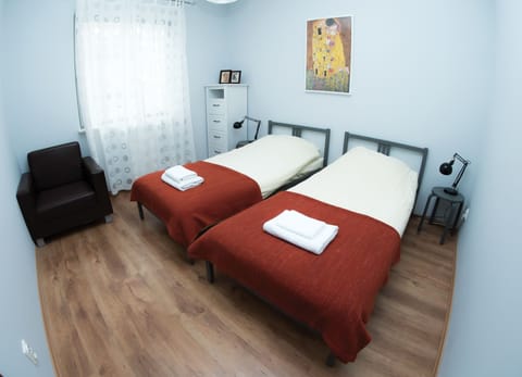 Modern Apartment | Iron/ironing board, free WiFi, bed sheets