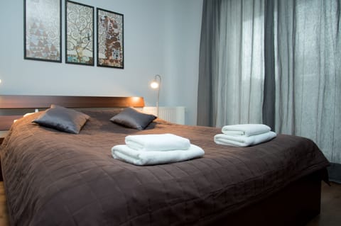 Modern Apartment | Iron/ironing board, free WiFi, bed sheets
