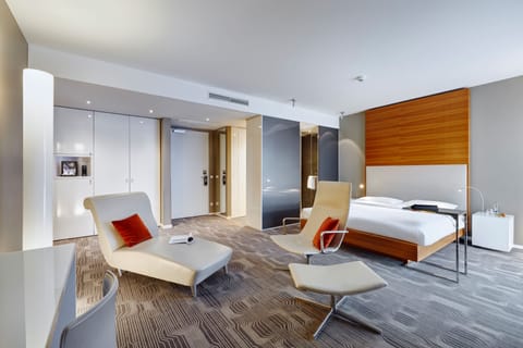 Executive Suite, 1 King Bed (Residence) | Premium bedding, free minibar, desk, blackout drapes