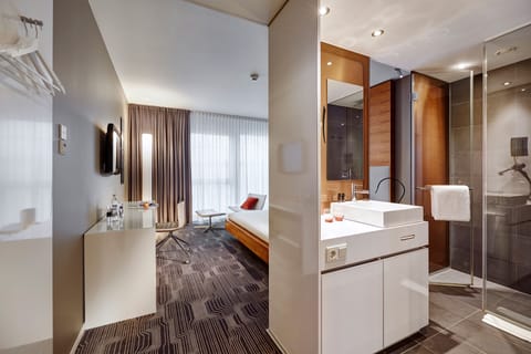 Comfort Double Room | Bathroom | Shower, rainfall showerhead, eco-friendly toiletries, hair dryer