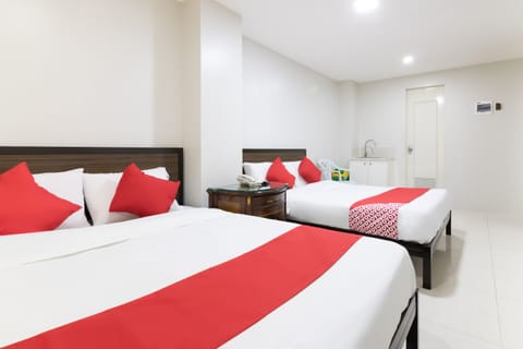 Family Suite | Desk, free WiFi, bed sheets