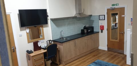 Superior Double Room, 1 Double Bed, Non Smoking, City View | Private kitchen | Coffee/tea maker