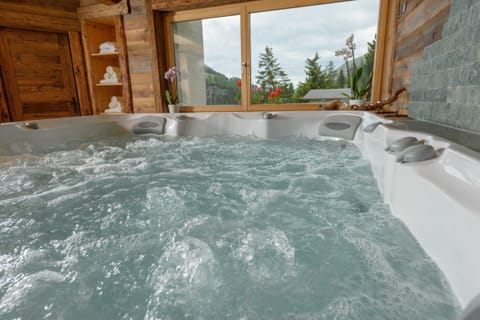 Indoor spa tub