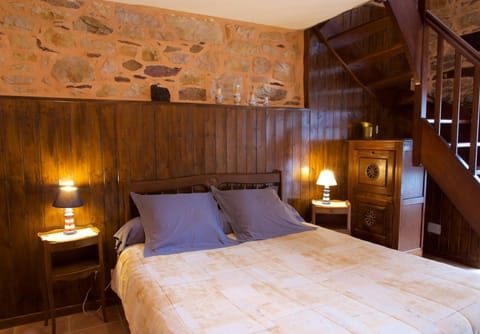 Family Duplex (Les Affolettes) | Individually decorated, individually furnished, free WiFi, bed sheets