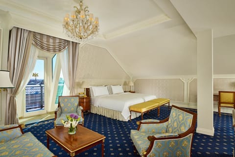 Junior Suite, 1 King Bed, Non Smoking, City View (Balcony) | Premium bedding, pillowtop beds, minibar, in-room safe