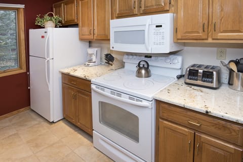 Condo, 1 Bedroom | Private kitchen | Fridge, microwave, oven, dishwasher