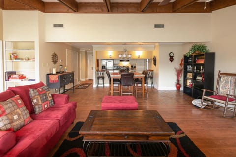 Condo, 2 Bedrooms | Living area