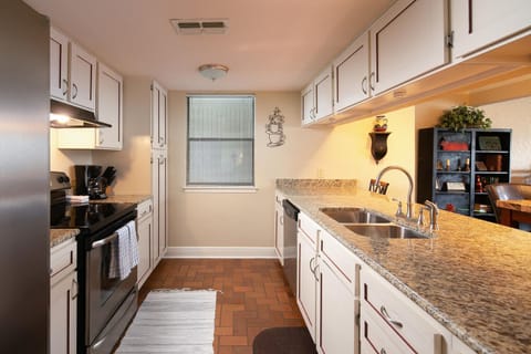 Condo, 2 Bedrooms | Private kitchen | Fridge, oven, coffee/tea maker, toaster