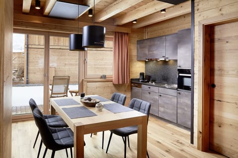 Comfort Chalet, 1 Bedroom | In-room dining