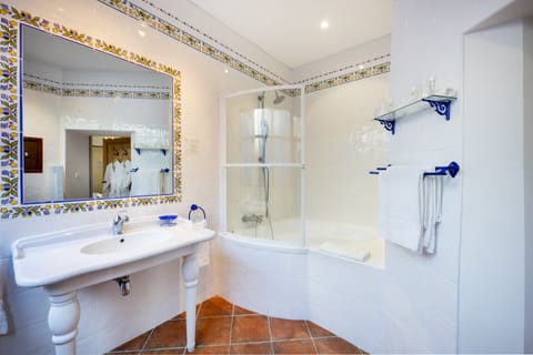 Double Room (Prestige) | Bathroom | Deep soaking tub, free toiletries, hair dryer, slippers