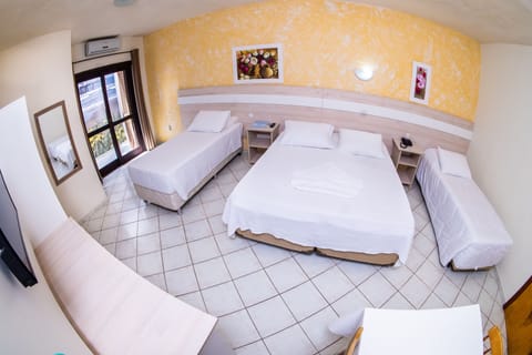 Superior Quadruplo Com Ar Condicionado | Free WiFi, bed sheets, wheelchair access