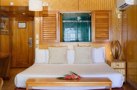 Beachfront Suite | Premium bedding, pillowtop beds, in-room safe, individually decorated