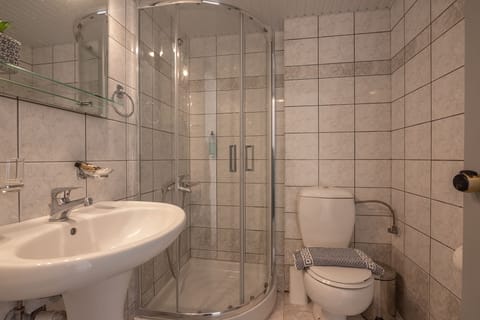 In-room safe, free WiFi, bed sheets