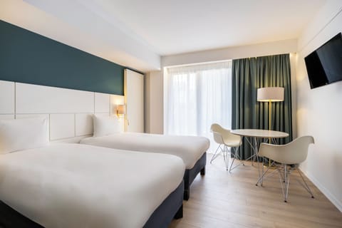 Standard Twin Room | Premium bedding, minibar, in-room safe, desk