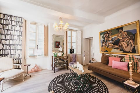 Double Room, 1 King Bed | Premium bedding, pillowtop beds, minibar, in-room safe