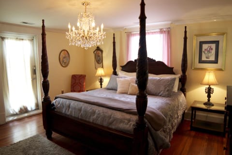 Boudoir King Suite | In-room safe, individually decorated, individually furnished