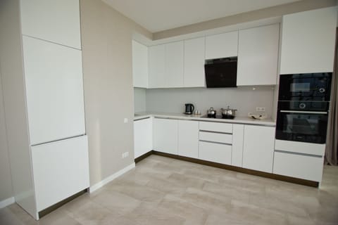 Apartment, 3 Bedrooms | Private kitchen | Full-size fridge, microwave, stovetop, electric kettle