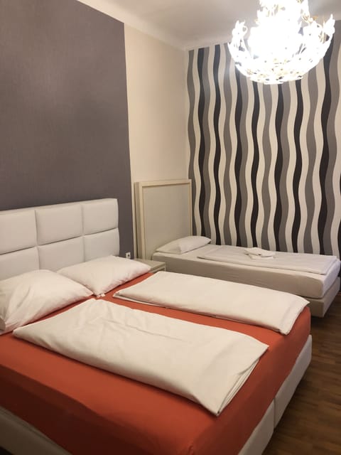 Triple Room | Free WiFi, bed sheets