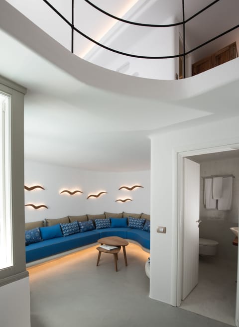 Deluxe Villa with Outdoor Private Heated Pool and Caldera View | Down comforters, Select Comfort beds, minibar, in-room safe