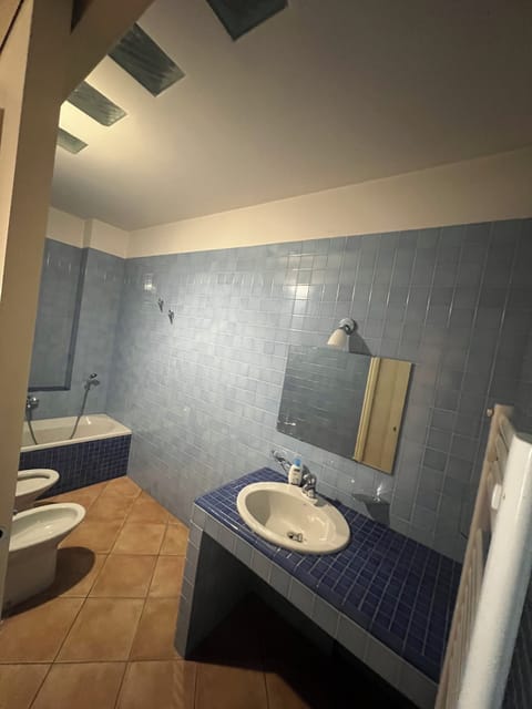 Family Apartment | Bathroom | Shower, rainfall showerhead, free toiletries, hair dryer