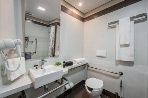 Standard PwD Disability Access - 1 Queen Bed | Bathroom | Free toiletries, hair dryer, towels