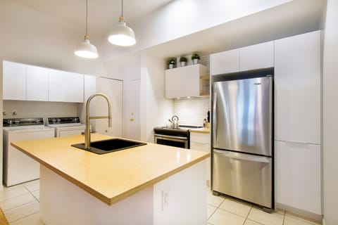 Loft, 1 Bedroom, King Bed (SR201) | Private kitchen | Full-size fridge, microwave, oven, stovetop