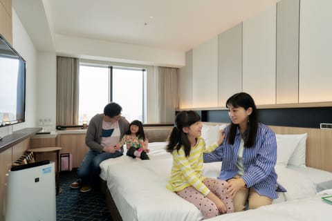 Superior Twin Room for 3 People with Extra Bed - Non-Smoking | 1 bedroom, down comforters, in-room safe, desk