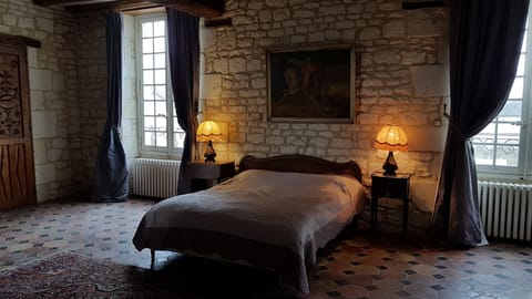 Double Room (L' étang) | Individually decorated, individually furnished, blackout drapes