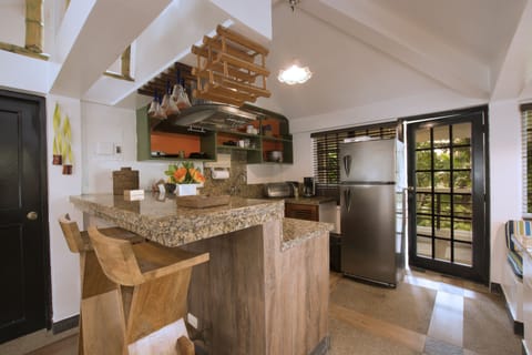 House, 2 Bedrooms (El gallinero) | Private kitchen | Full-size fridge, microwave, oven, stovetop